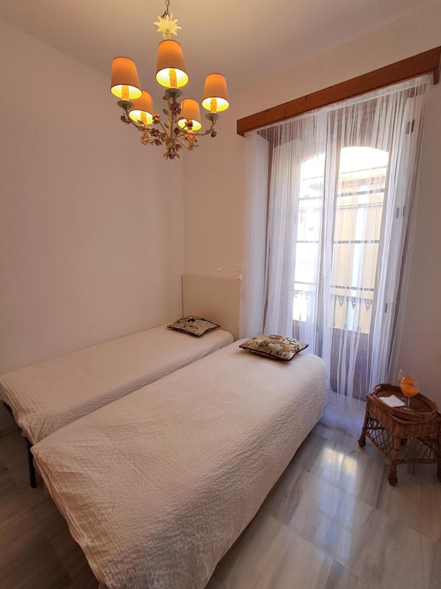 Apartamentos Almirante Hoyos Seville Exterior photo